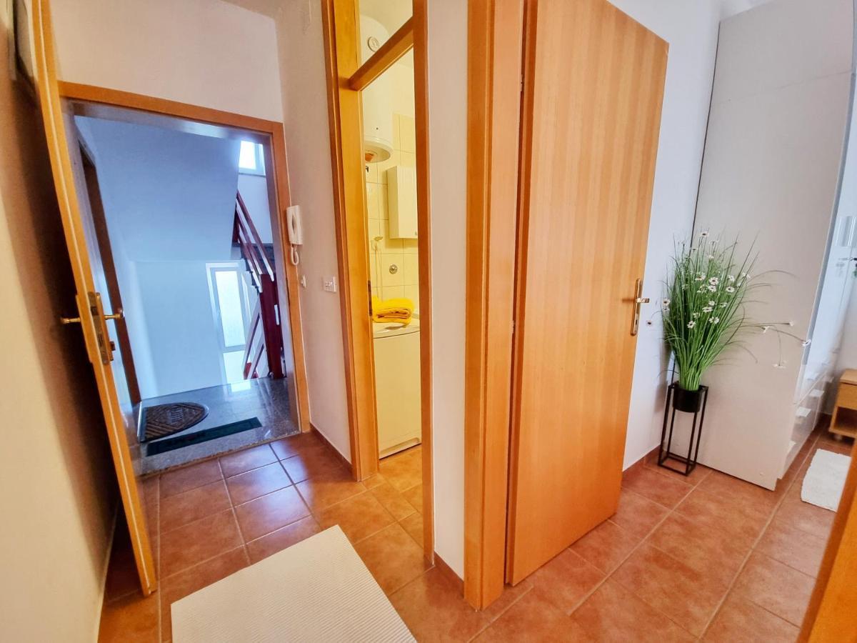 Deluxe Novalja Lägenhet Exteriör bild